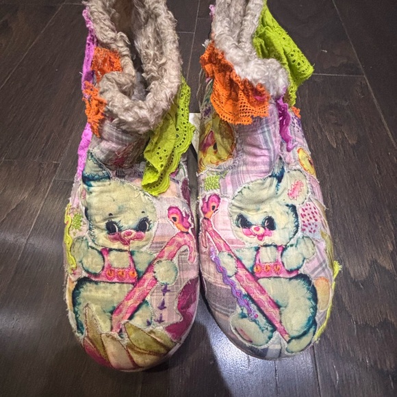 Magnolia Pearl Colorful Bunny Print Slippers. Pristine Condition, Never Worn - Picture 2 of 8